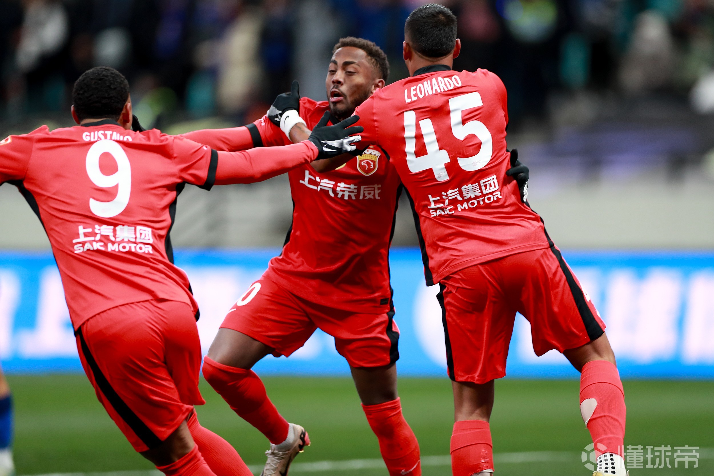 他与教练团 他与教练团