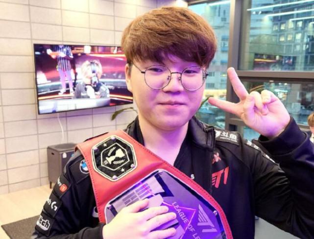 突出表现的 突出表现的