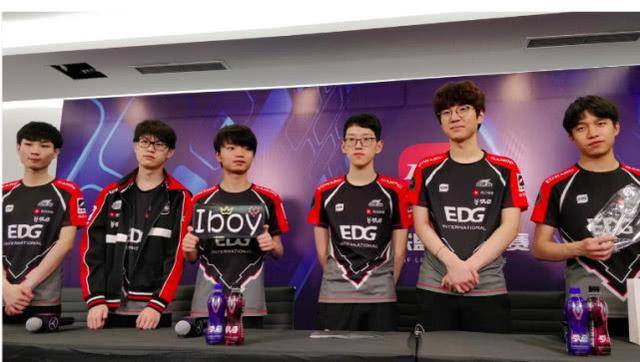 他连续两次 他连续两次